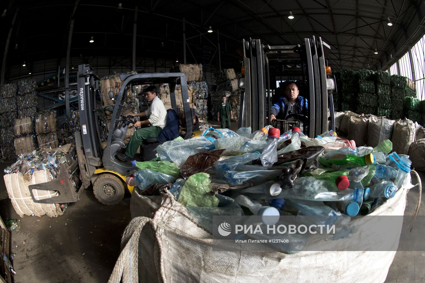 Работа завода по переработке пластмасс "Пларус"