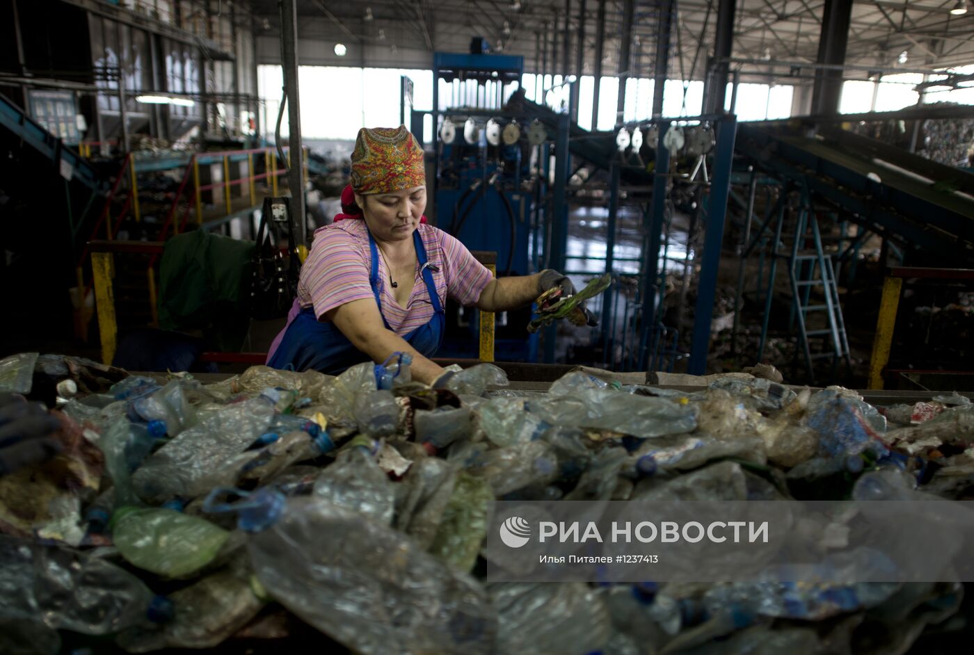 Работа завода по переработке пластмасс "Пларус"