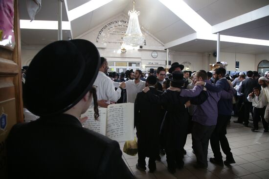 Подготовка к празднованию еврейского Нового года Рош ха-Шана