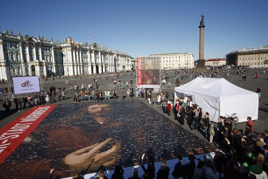 Гигантский пазл по картине Дюрера на Дворцовой площади