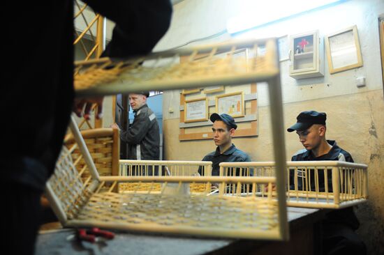 Работа заключенных на производстве в ИК-10 в Екатеринбурге