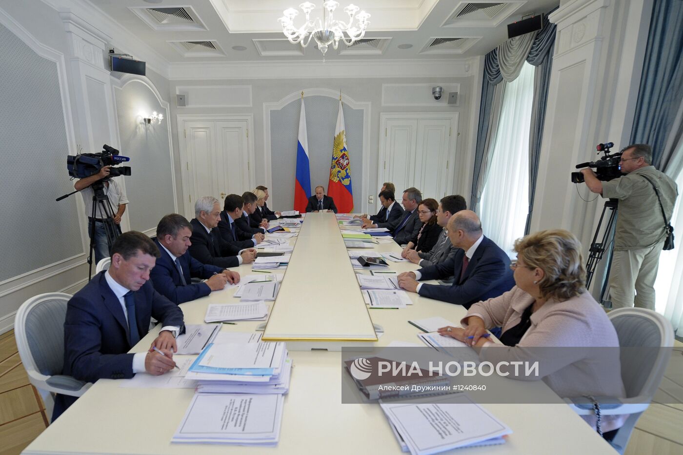 В.Путин провел совещание по проекту федерального бюджета