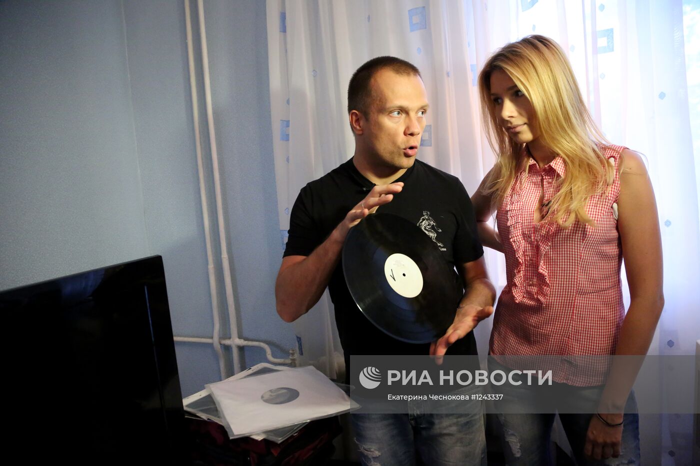 Евгений Рудин (DJ Грув) у себя дома