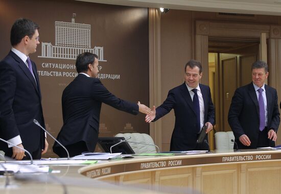 Д.Медведев провел видеоконференцию с регионами по вопросам ЖКХ