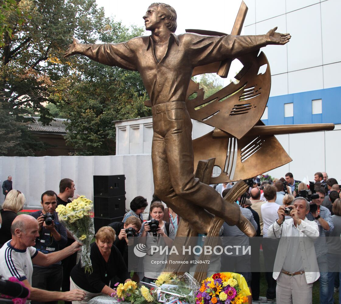 Памятник Владимиру Высоцкомому открыт в Одессе