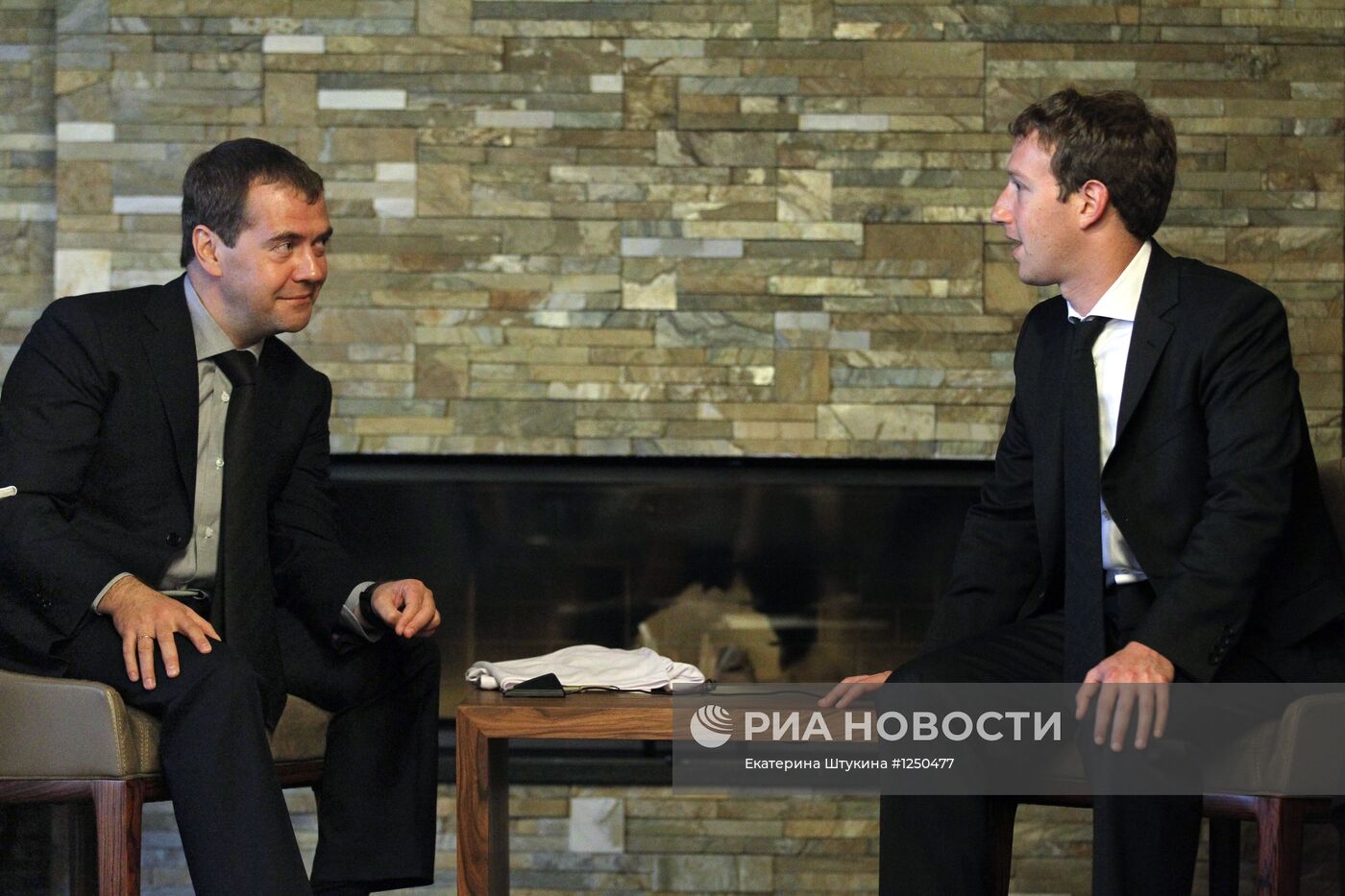Д.Медведев встретился с М.Цукербергом