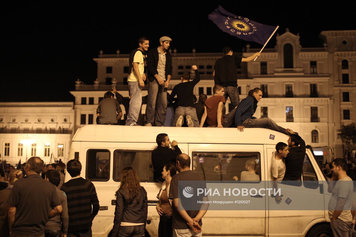 Сторонники блока "Грузинская мечта" на площади Свободы в Тбилиси