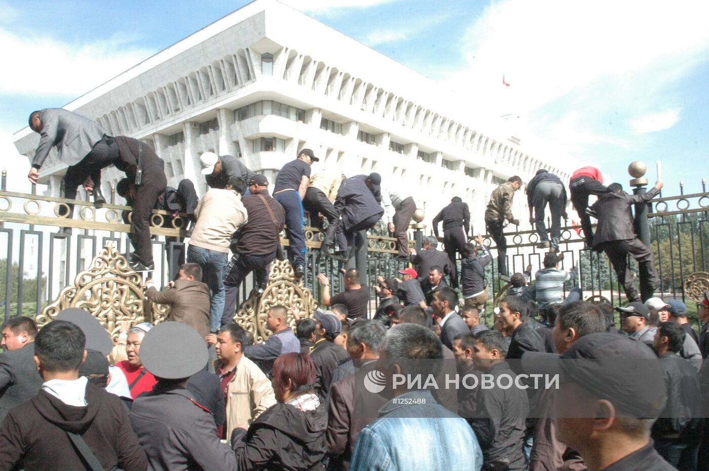 Митинг за национализацию месторождения "Кумтор" в Бишкеке