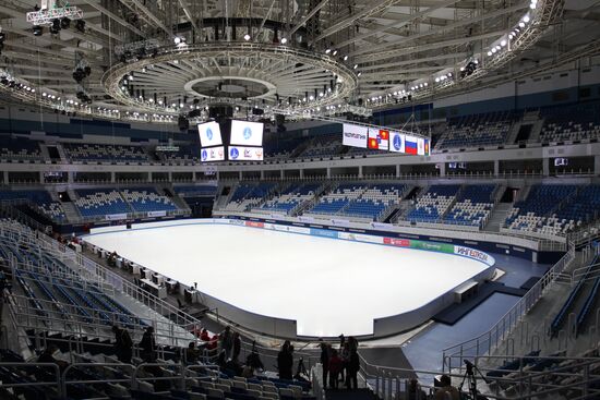 Вид на ледовую арену Дворца спорта "Айсберг"