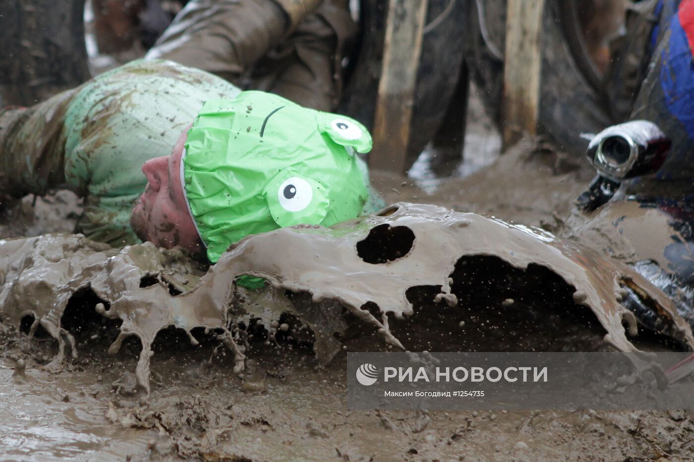 Соревнования "Грязные бега 2012" в Казани