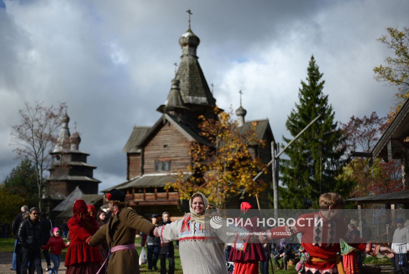 Праздник "Капустки" в музее Витославлицы в Новгородской области