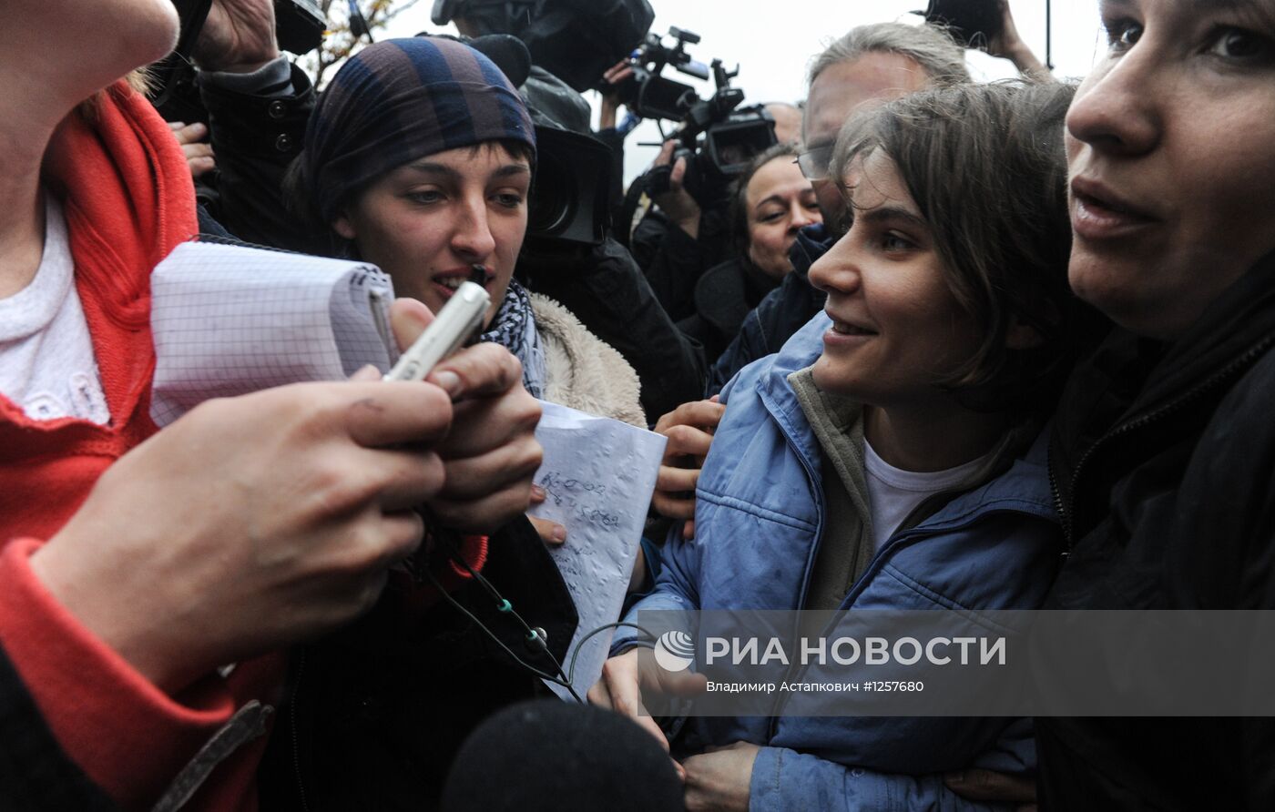 Участница Pussy Riot Самуцевич освобождена в зале суда