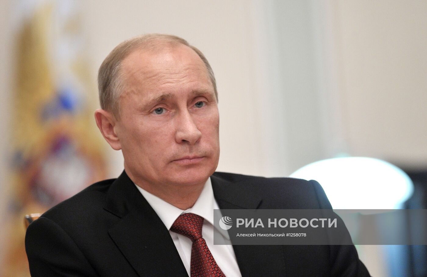 В.Путин проводит совещание в режиме видеоконференции