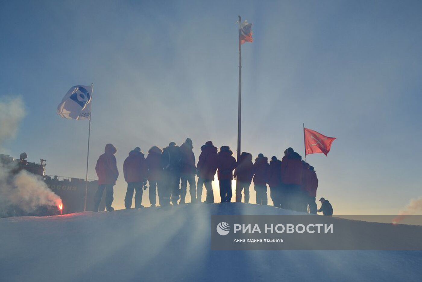 Коллектив дрейфующей станции "Северный полюс-39"