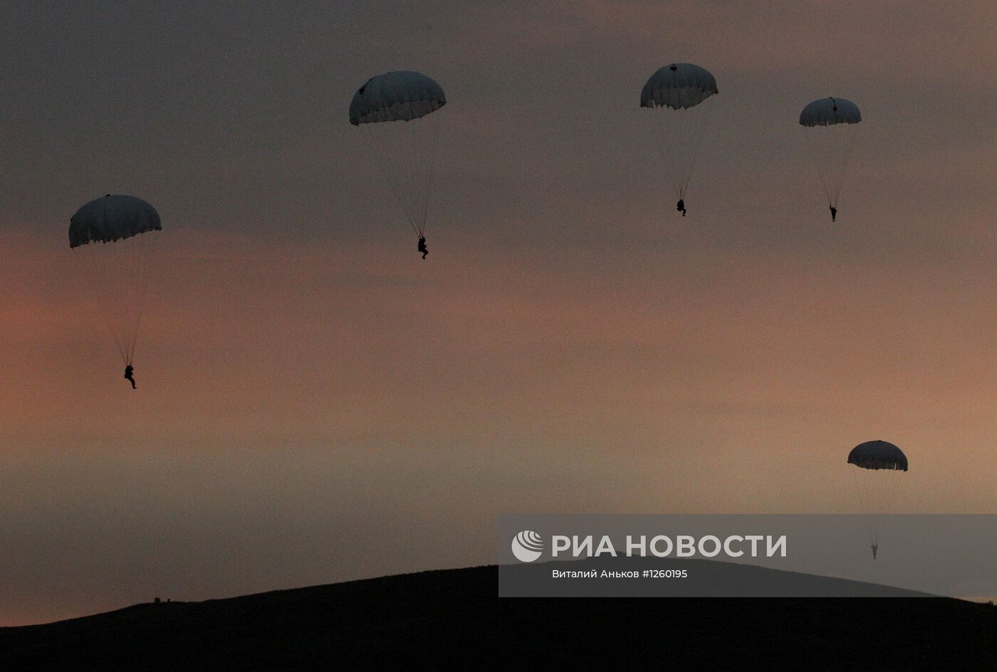 Учение по высадке воздушного и морского десантов в Приморье