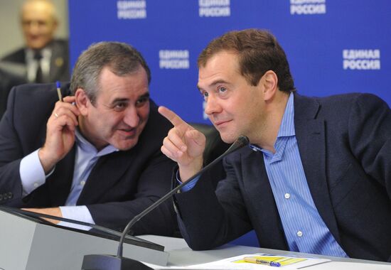 Д.Медведев проводит совещание по итогам единого дня голосования