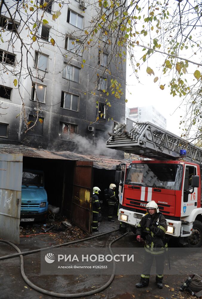 Пожар в здании на юге Москвы потушен