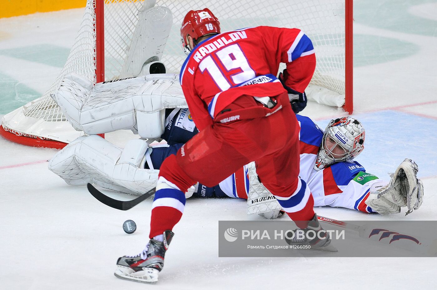 Номера хоккеистов. Хоккейный номер 19. Хоккеист номер 19. 19 Номер в хоккее. Хоккеист с 19 номер НХЛ.