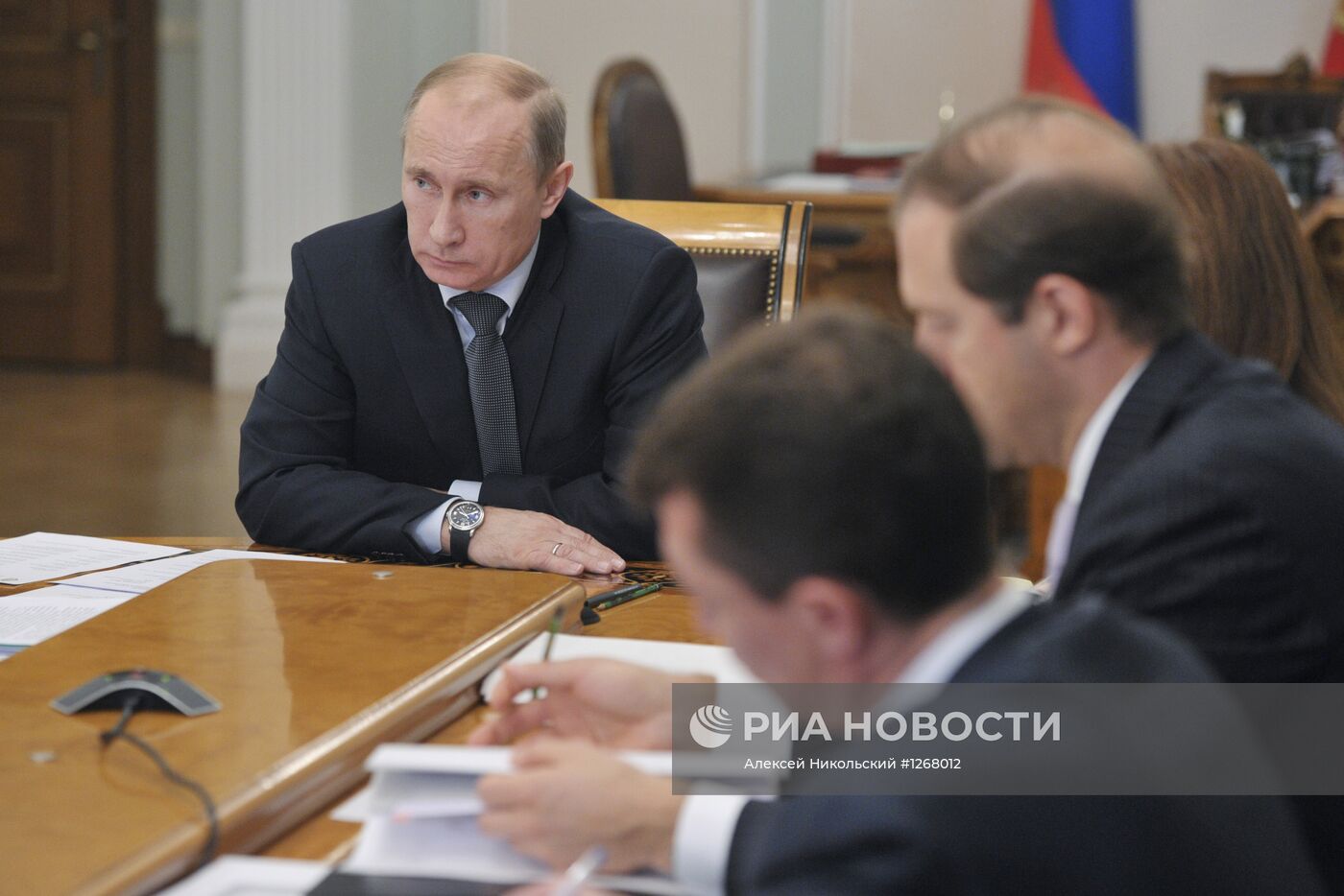 Владимир Путин проводит совещание в Ново-Огарево