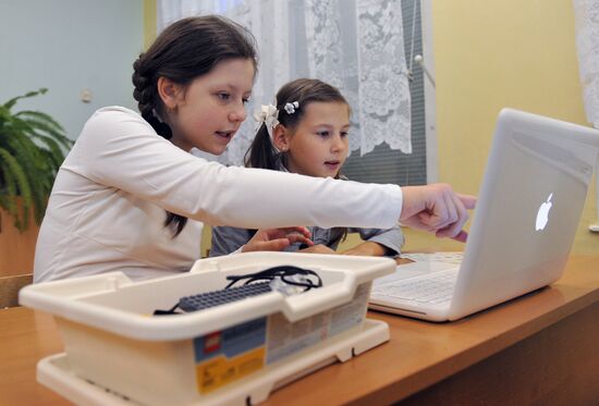 Работа московских школ