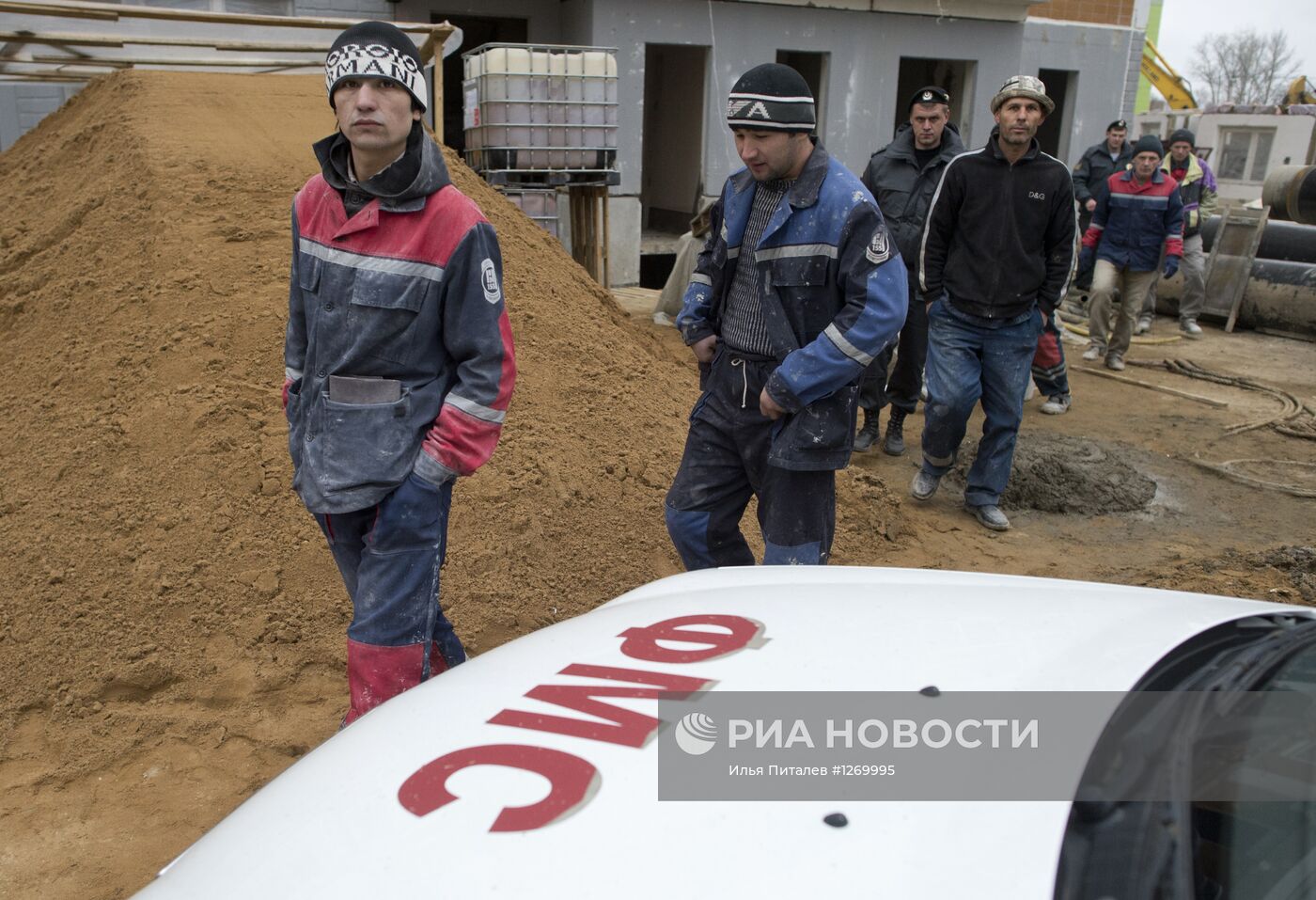 Рейд сотрудников ФМС по выявлению нелегальных мигрантов в Москве