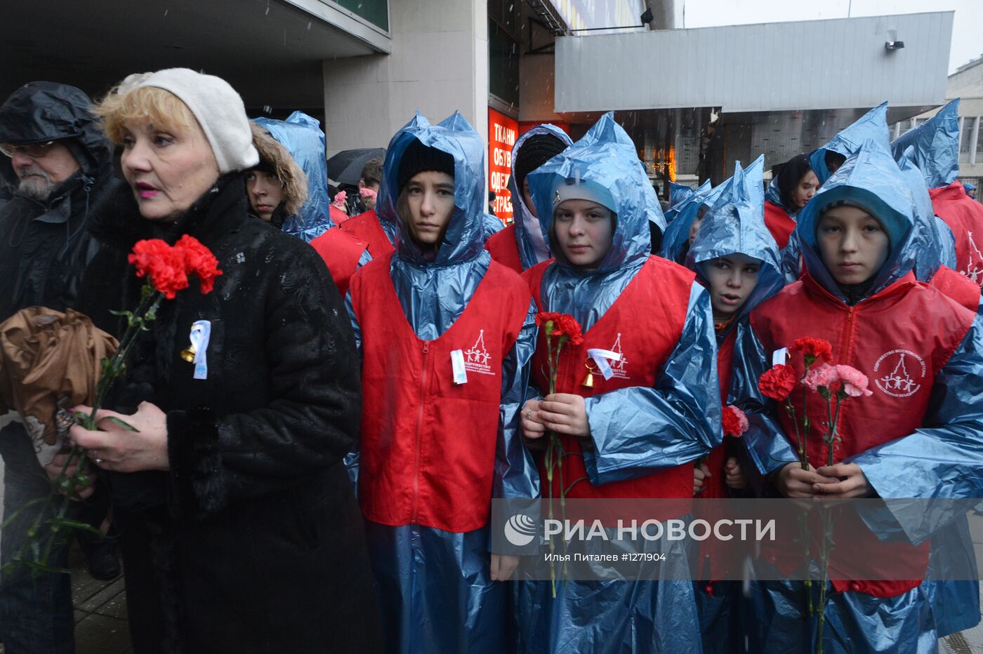 Памятные мероприятия у Театрального центра на Дубровке