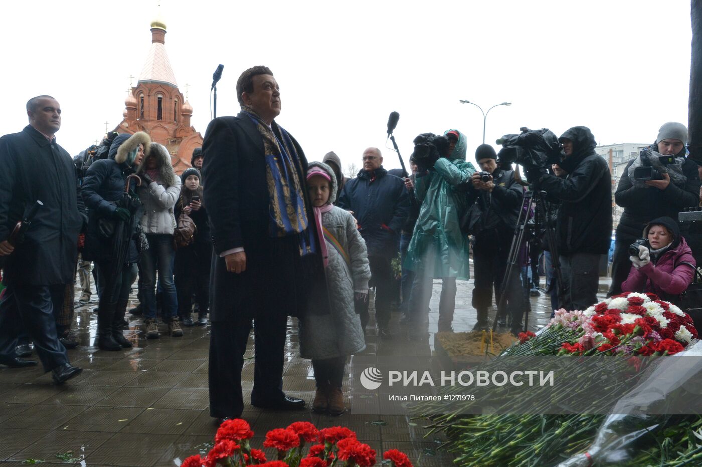 Памятные мероприятия у Театрального центра на Дубровке