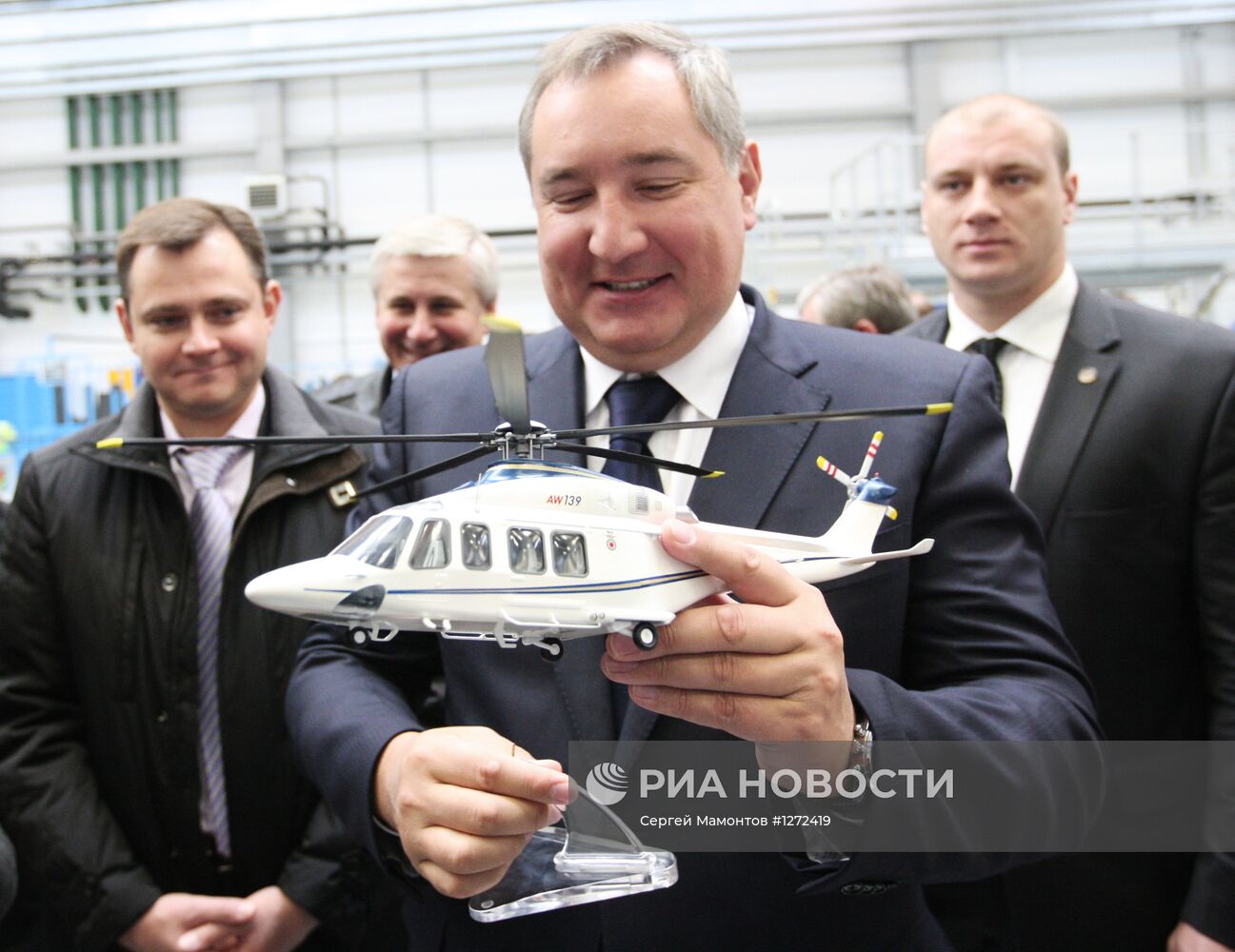 Дмитрий Рогозин посещает Национальный центр вертолетостроения