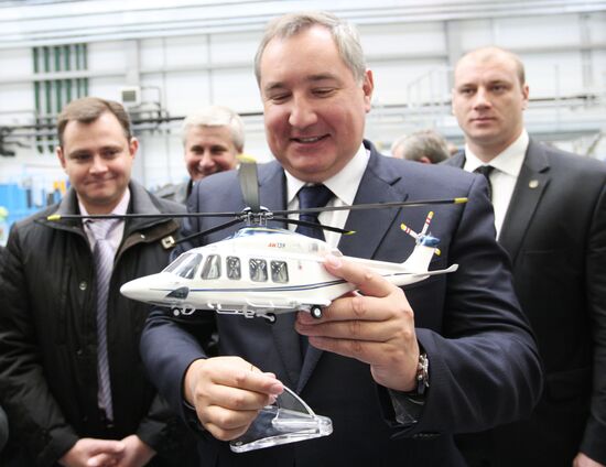 Дмитрий Рогозин посещает Национальный центр вертолетостроения