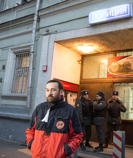 Задержанных оппозиционеров выпустили из ОМВД "Басманное"
