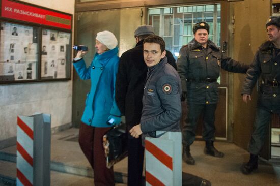 Задержанных оппозиционеров выпустили из ОМВД "Басманное"