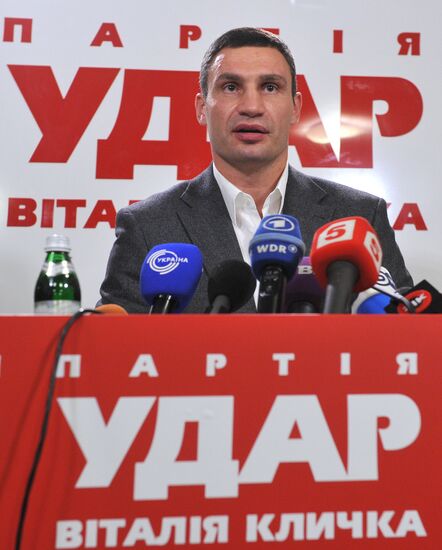 Брифинги лидеров партий по окончании выборов в парламент Украины