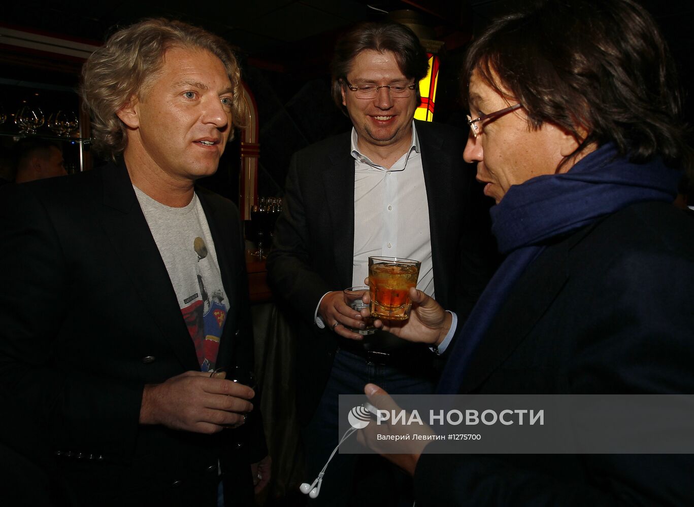 Дружеская вечеринка по случаю премьеры фильма "Стальная бабочка"