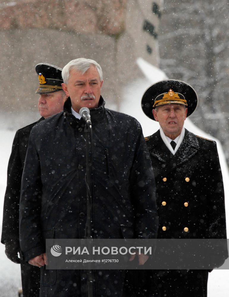 Подъем Андреевского флага на шпиле Адмиралтейства в СПб