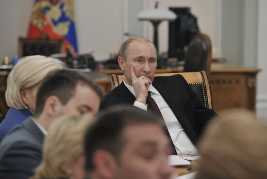 Президент РФ В.Путин проводит совещание в Ново-Огарево