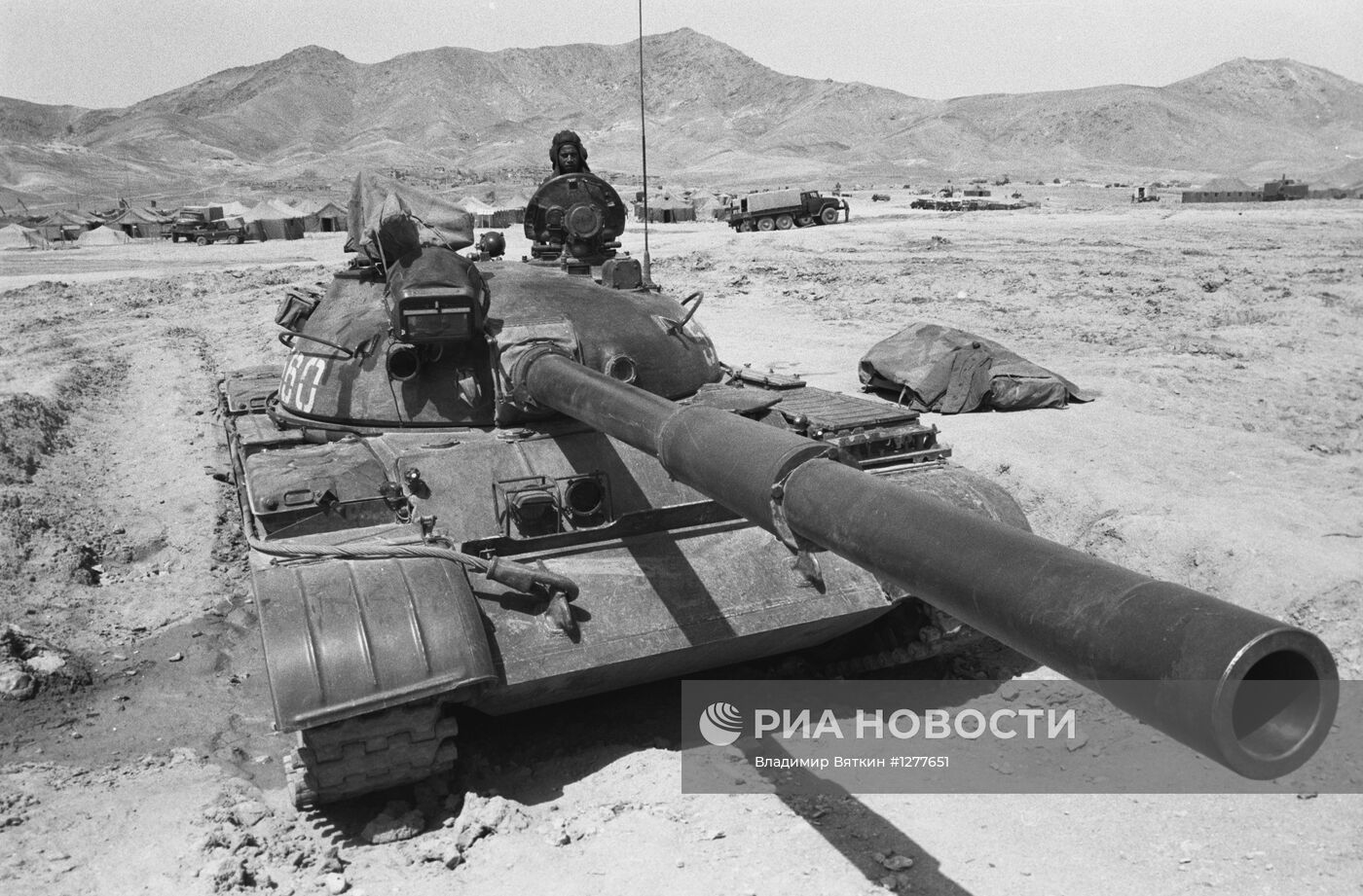 Советский танкист в горах Афганистана