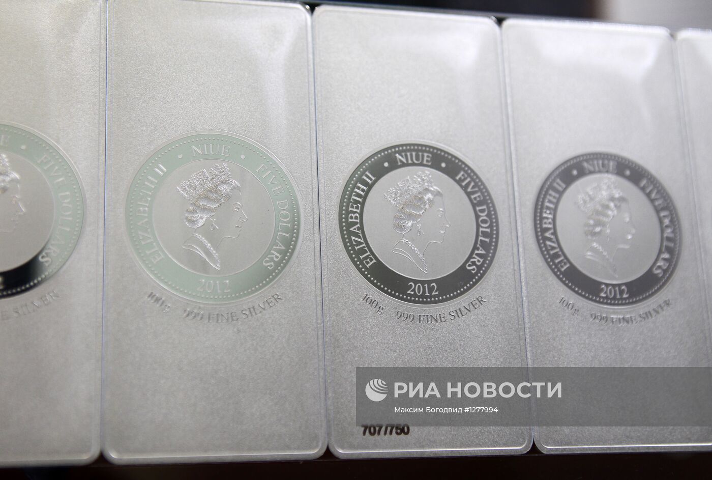 Серебряные монеты с изображением работ Рафаэля и да Винчи