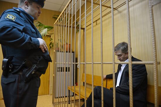 Ходатайство об аресте чиновника аппарата Госдумы Андрея Вострова
