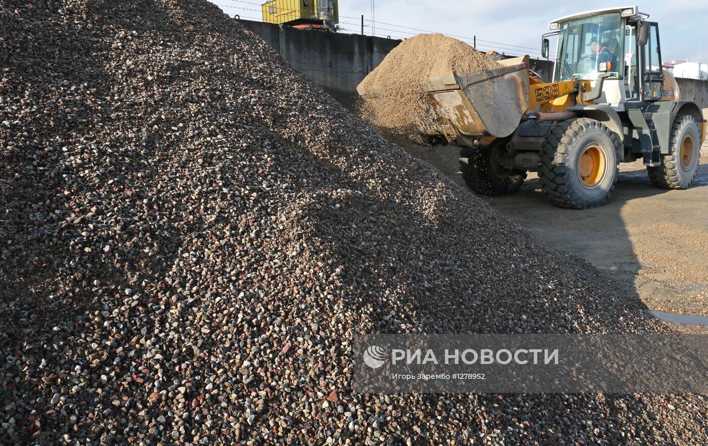 Работа завода по производству бетона в Калининградской области
