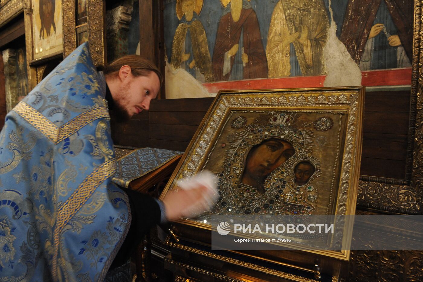 Патриарх Кирилл совершил божественную литургию