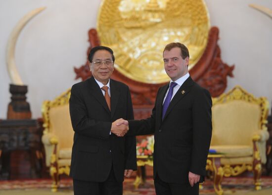 Д.Медведев провел переговоры с руководством Лаоса