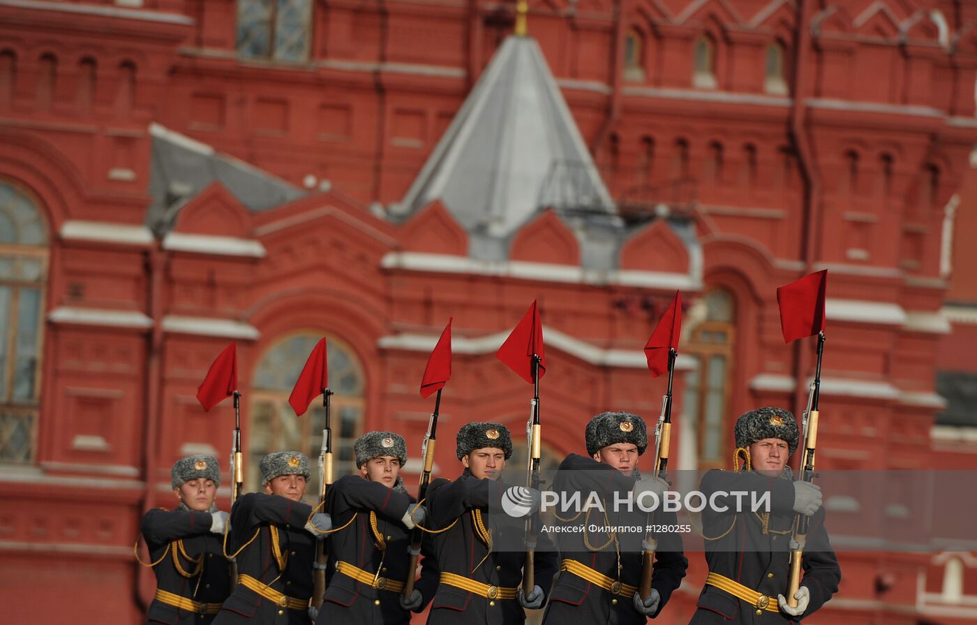 Генеральная репетиция марша в честь годовщины парада 1941 года