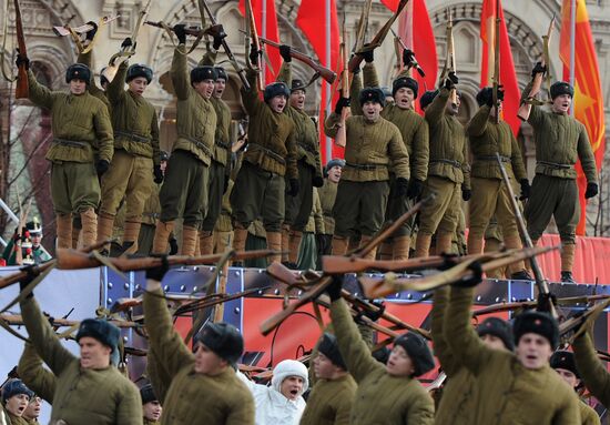 Генеральная репетиция марша в честь годовщины парада 1941 года