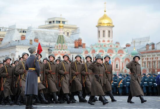 В каких городах россии проходил парад 1941
