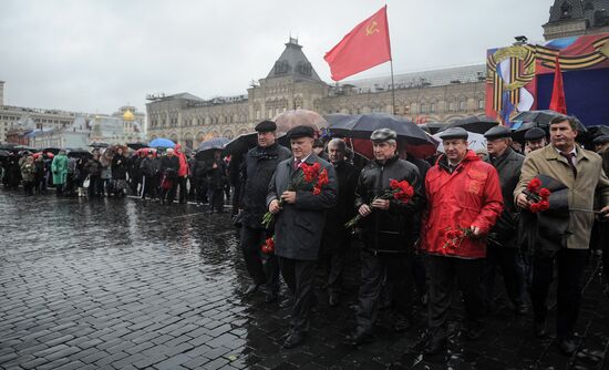 Возложение цветов и венков к мавзолею В.И. Ленина