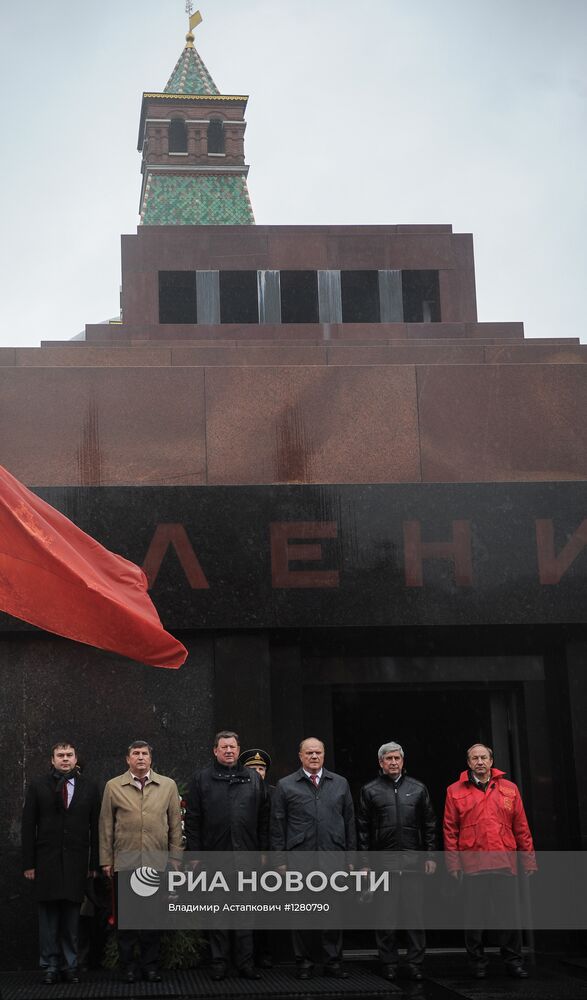 Возложение цветов и венков к мавзолею В.И. Ленина