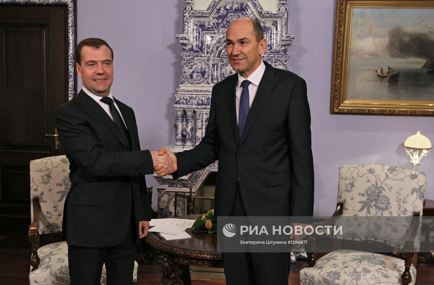 Д.Медведев встретился с Я.Яншей