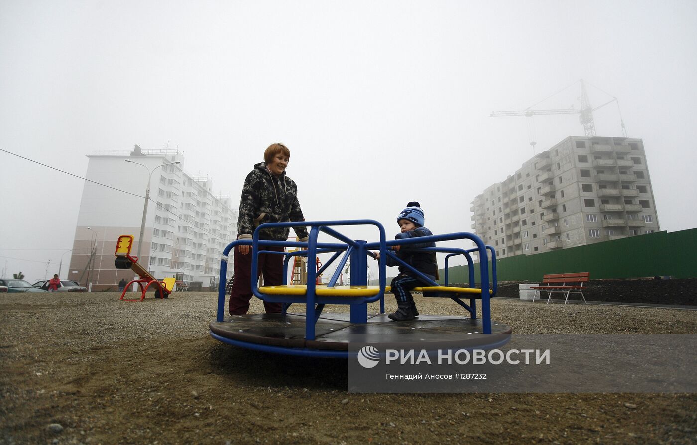 Заселение пострадавших от наводнения в Крымске в новые дома