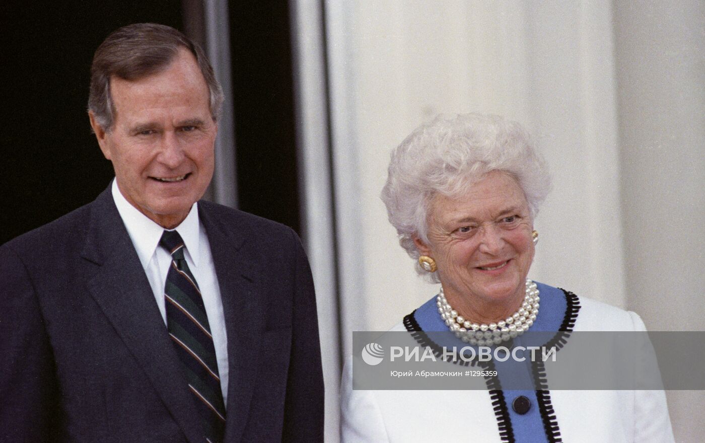 Джордж Буш с супругой Барбарой