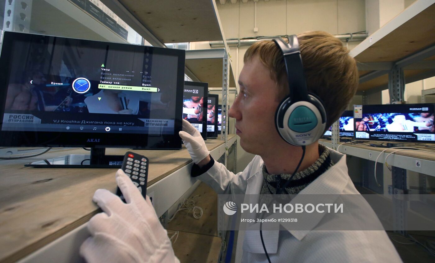 Производство телевизоров на заводе компании "Телебалт"
